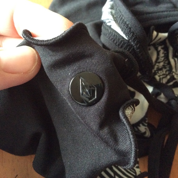 34DD Shade Shore Top and Black Bottoms - Picture 3 of 5